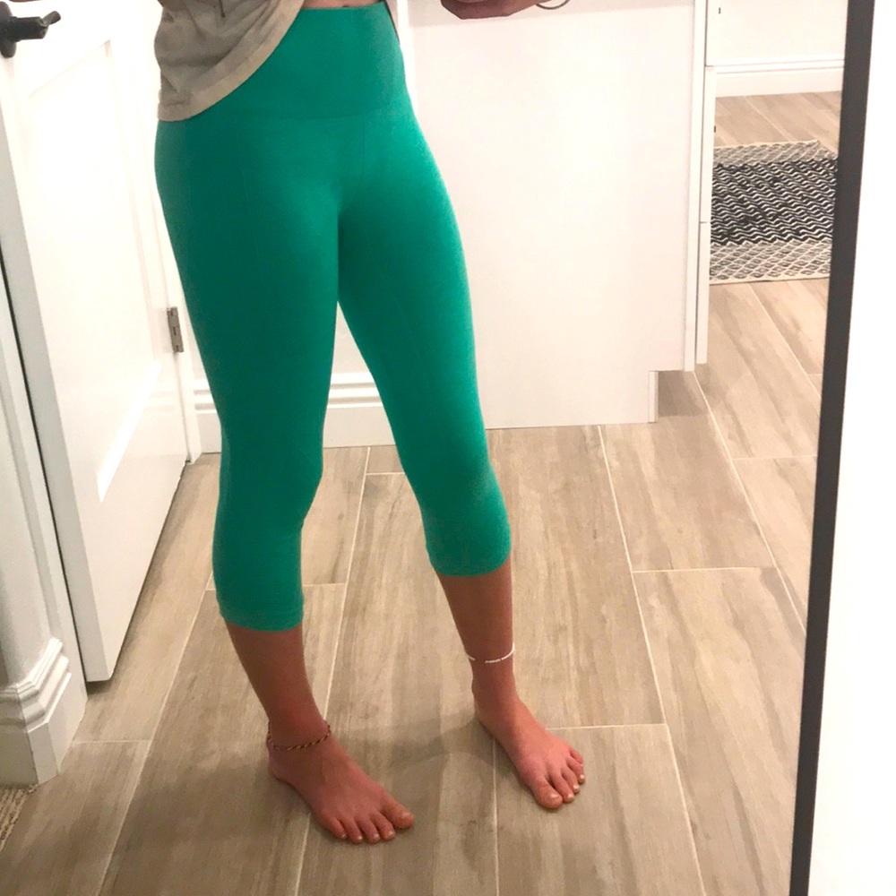 Lululemon Green Ruched Capri Legginggs💚💚😍